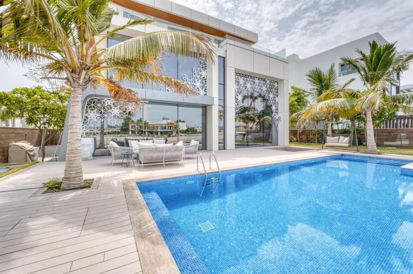 World Class Luxurious 6 Bdr In Palm Jumeriah Villa Dubai