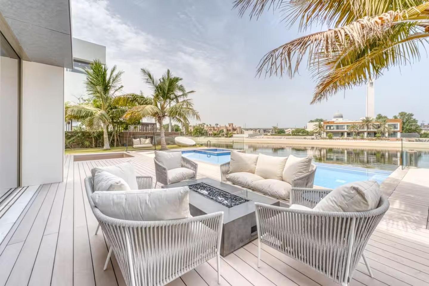 World Class Luxurious 6 Bdr In Palm Jumeriah *