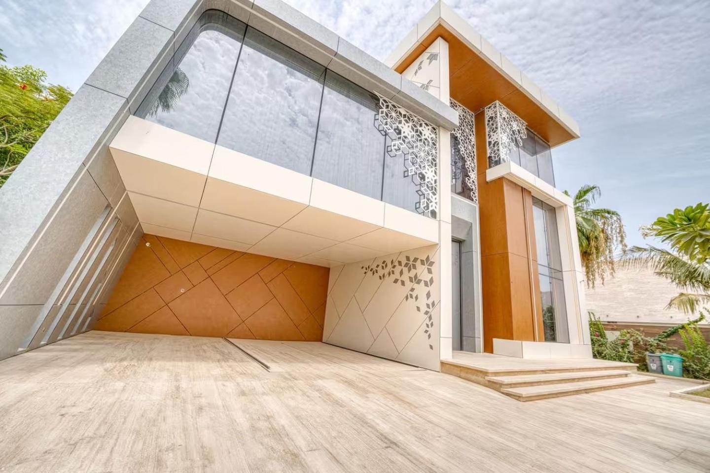World Class Luxurious 6 Bdr In Palm Jumeriah Villa