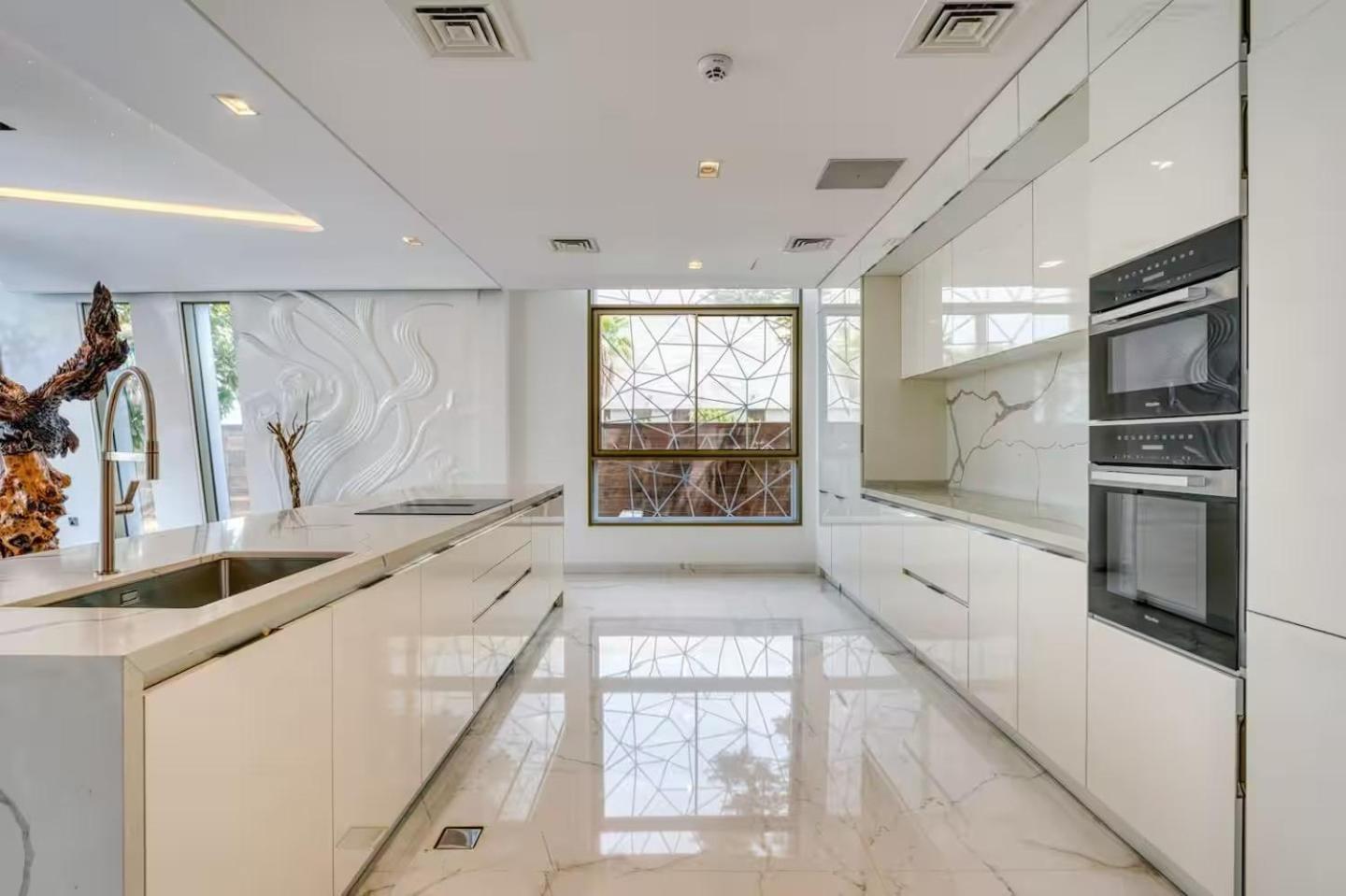 World Class Luxurious 6 Bdr In Palm Jumeriah *