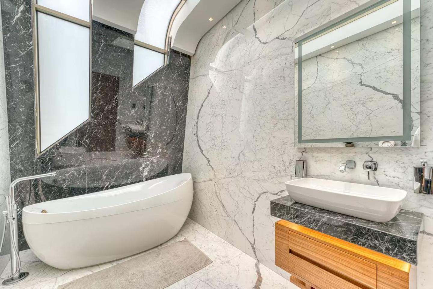 World Class Luxurious 6 Bdr In Palm Jumeriah *