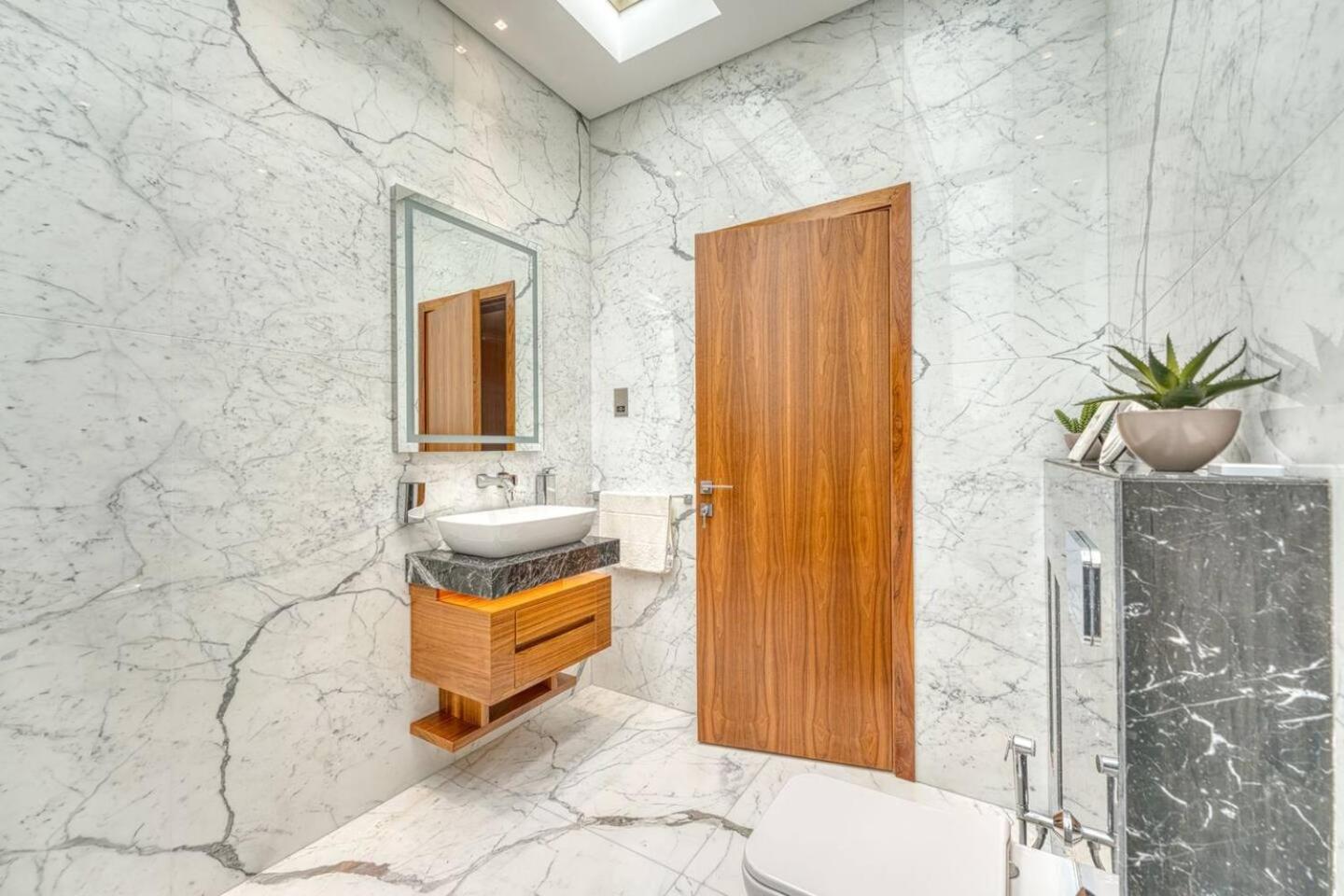 World Class Luxurious 6 Bdr In Palm Jumeriah * Dubai