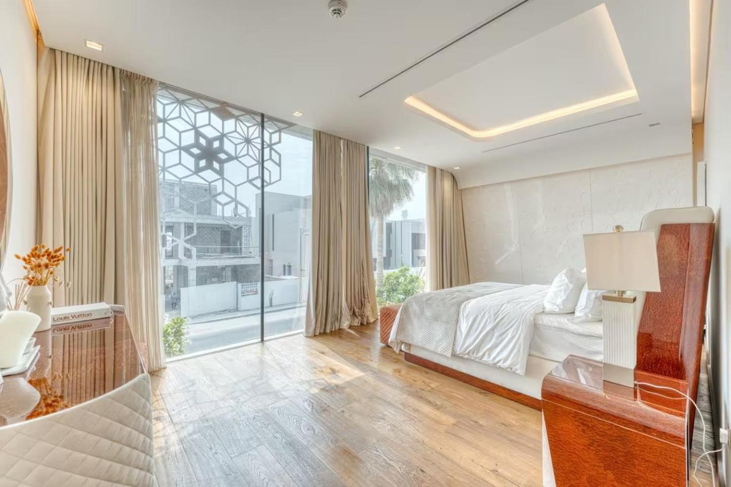 Villa World Class Luxurious 6 Bdr In Palm Jumeriah *